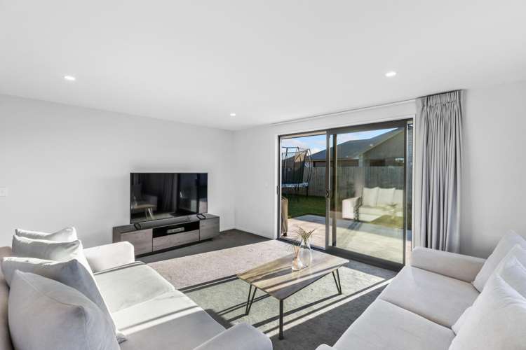 39 Lunn Crescent_2