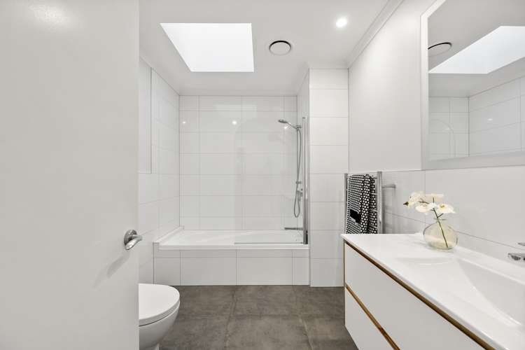 3/6 The Parade Island Bay_10