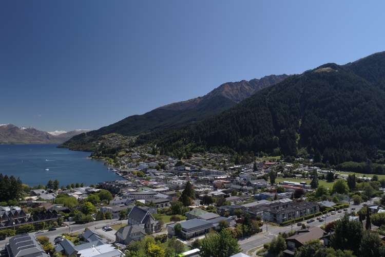 8 Kent Street Queenstown_16