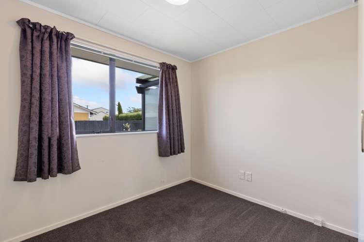 2/27 Vickerys Road Wigram_6