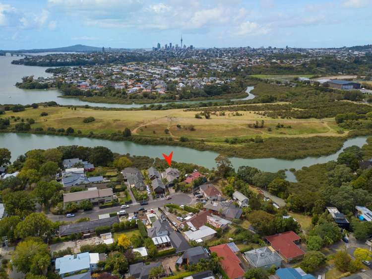 8 Lister Street Point Chevalier_22