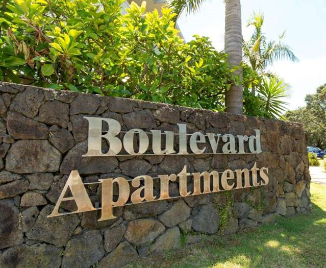 BOULEVARD APARTMENT 3 Bedrooms OREWA