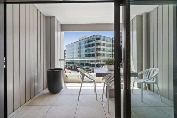 213/47 Beach Road City Centre_20