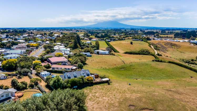 0n Douglas Street Sections Hawera_15