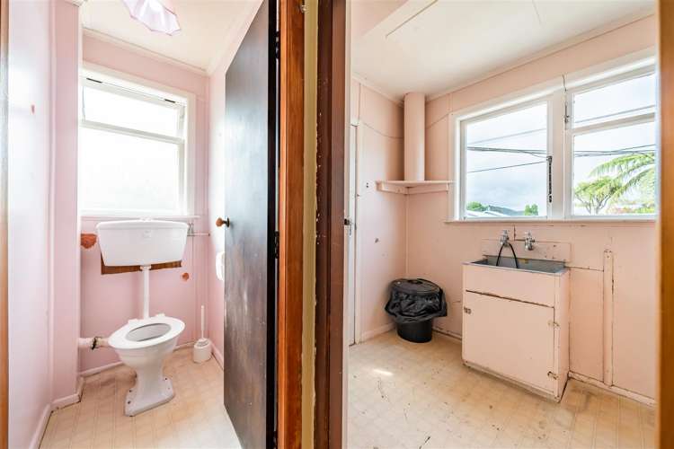 104 Whites Line East Waiwhetu_7