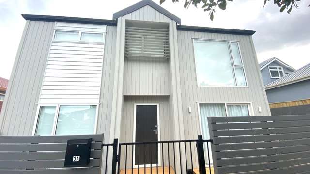 Stunning 4 Bed in Greenlane