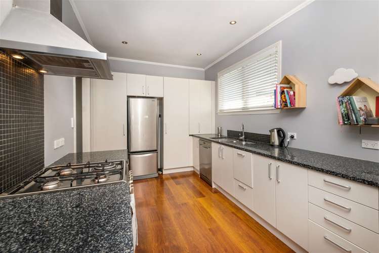 13 Coronation Street Belmont_12