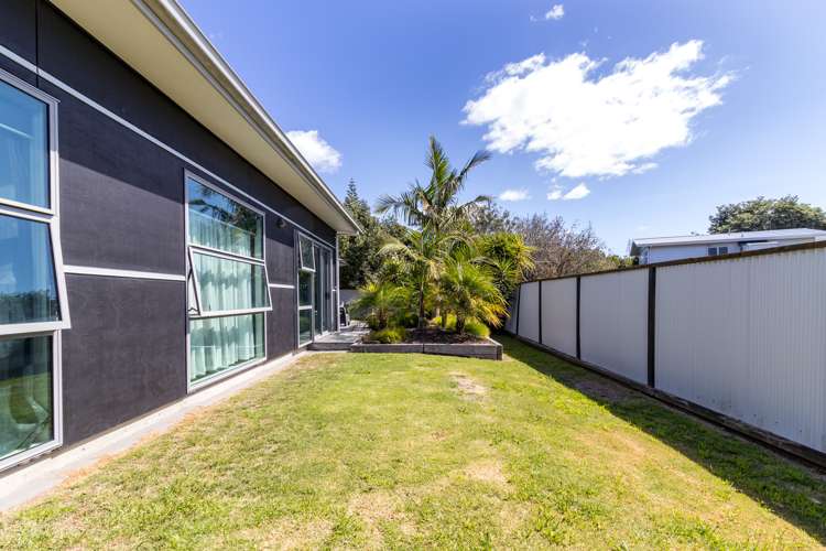 27 Pompano Key Papamoa_13