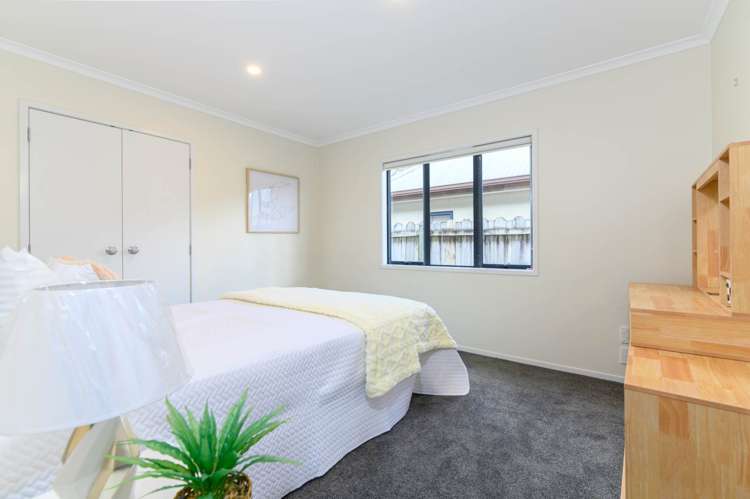 88 Fields Parade Oteha_15