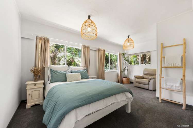 74 Rayner Road Piha_10