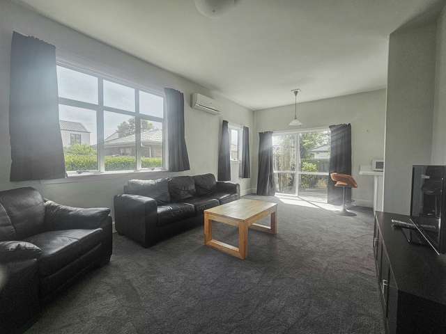 Move-In Ready One-Bedroom with Private Courtyard