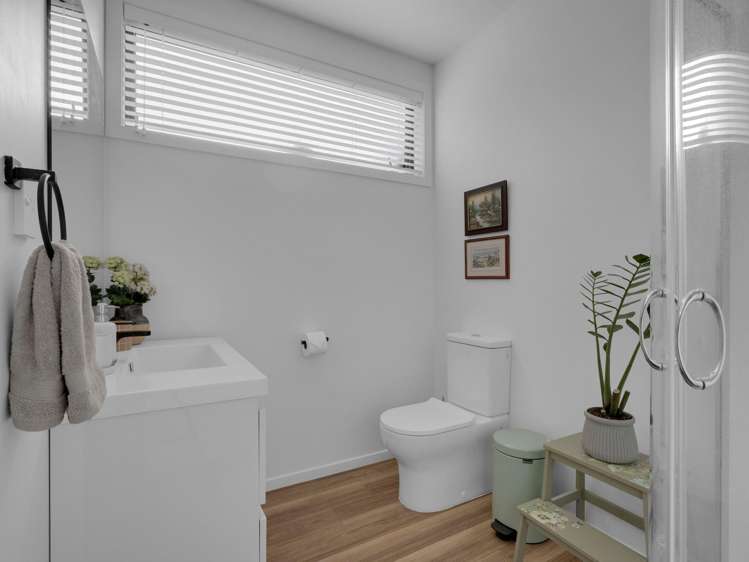 73A Houchens Road Glenview_21