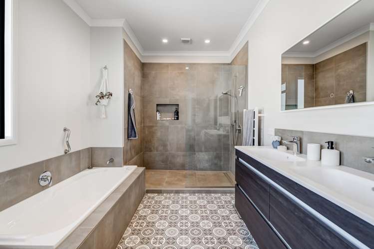 57 The Ritz Orewa_18