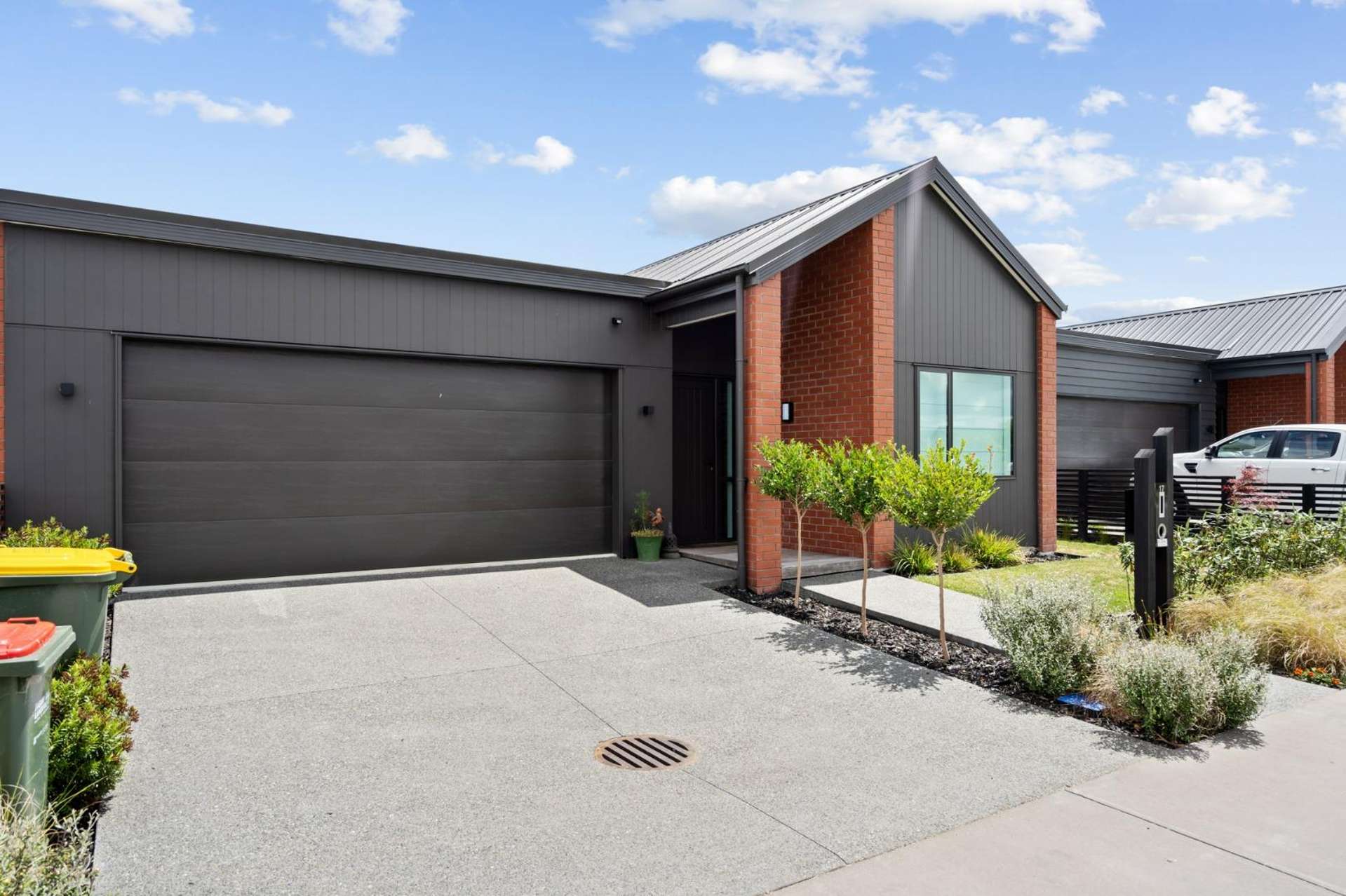 17 Voight Avenue 1053_0