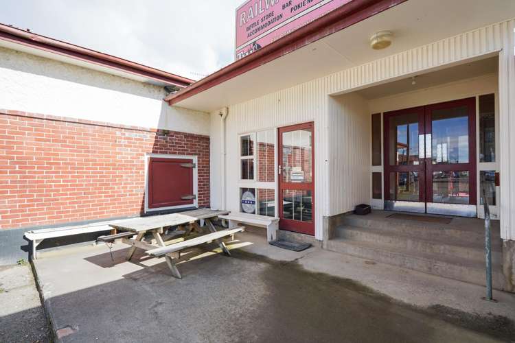 76 King & 143 Main Streets Otautau_20