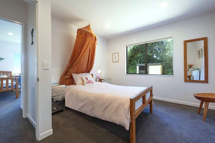 5 Brabant Road Waiatarua_15