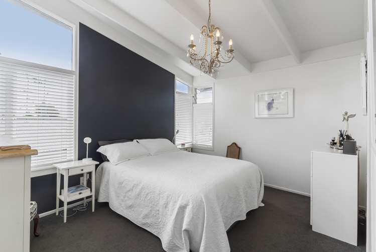 2 De Val Drive Titirangi_11