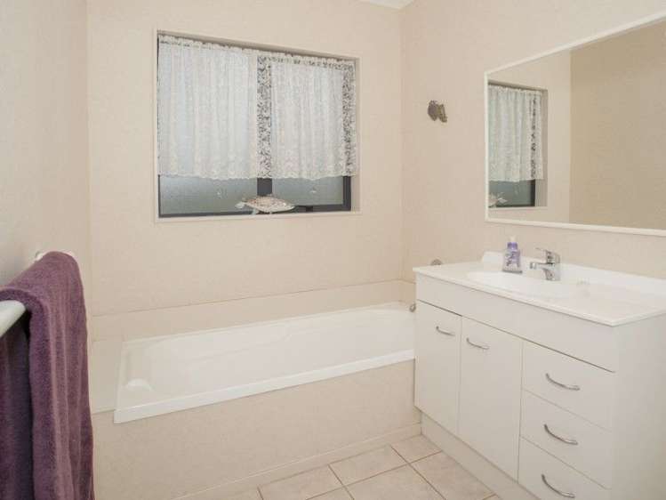 9 Lancewood Lane Roslyn_12