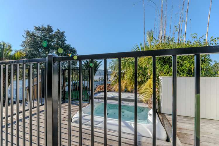  679 Huia Road Parau_14