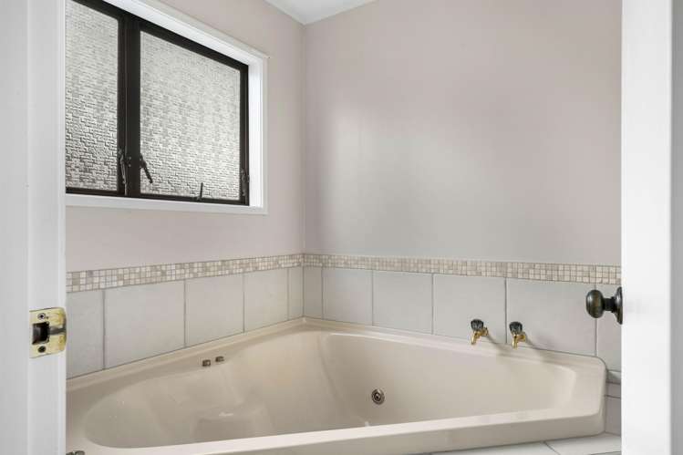 2/159 Norman Lesser Drive Saint Johns_14