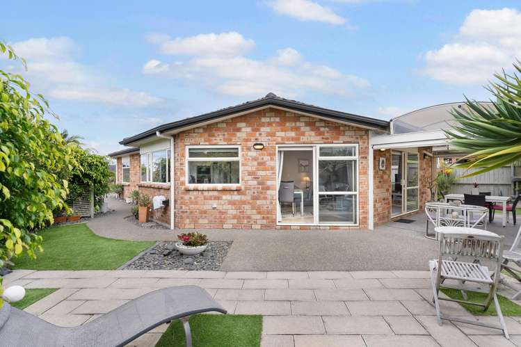 10 Chesterfield Way Orewa_1