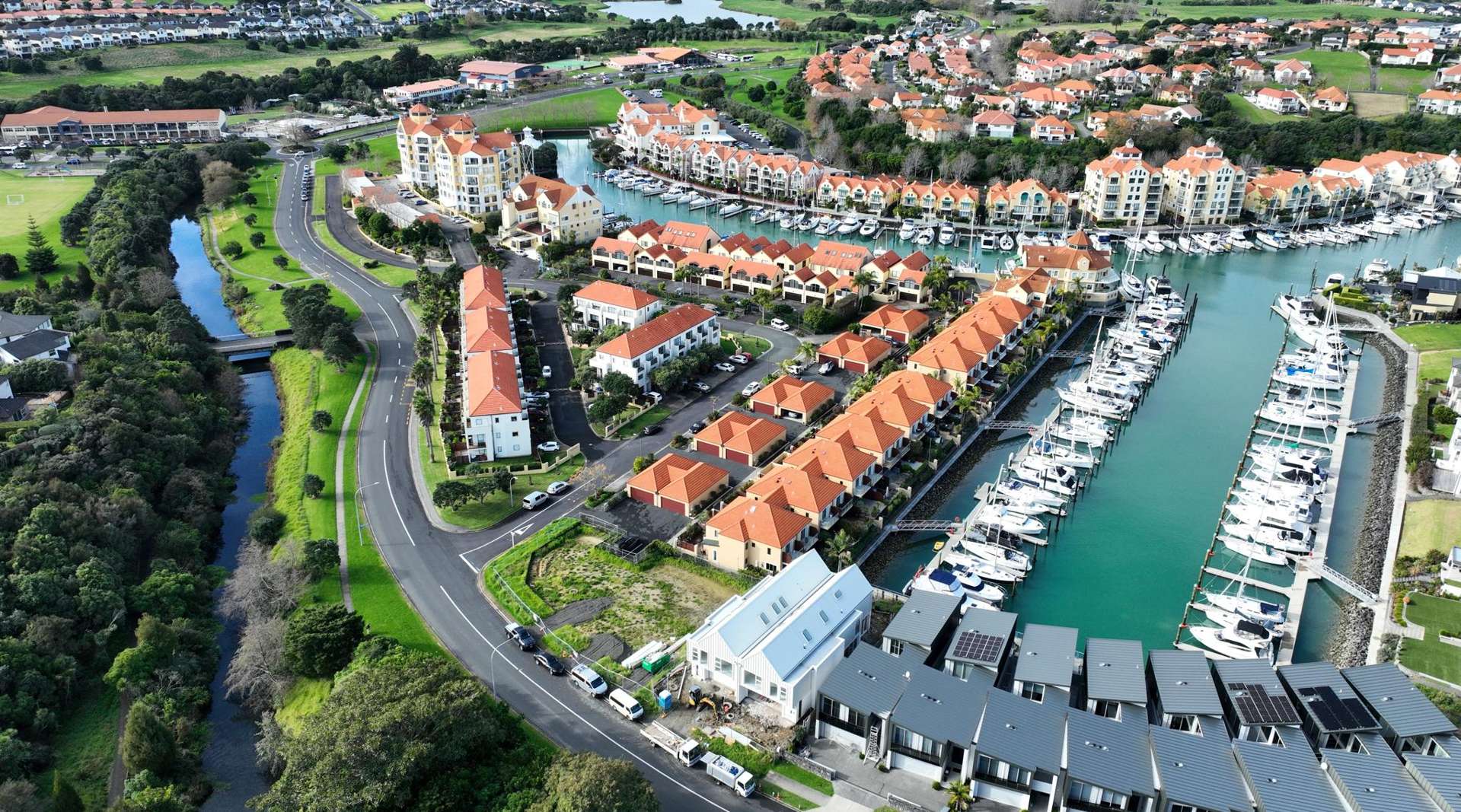 575B Laurie Southwick Parade Gulf Harbour_0