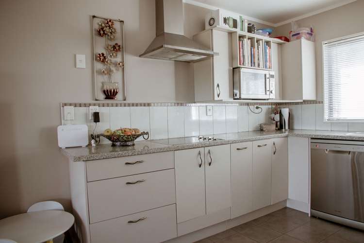 11b Solway Place Papakowhai_4