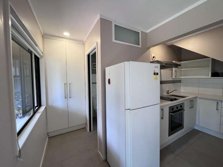 16 Kerlin Cres (left unit) West Harbour_1