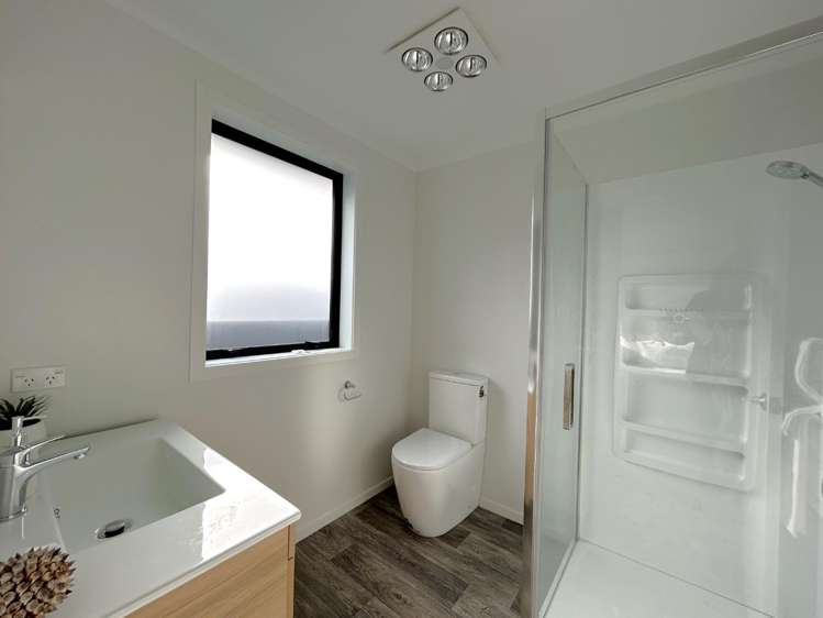 5 Mackie Mews 10288_8