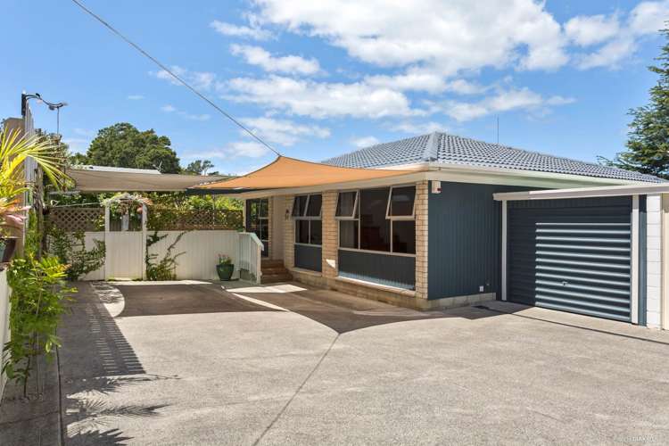 2/4 Noumea Place Mairangi Bay_6
