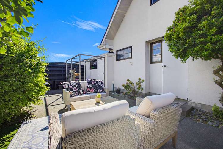 2/37 Middle Road Havelock North_16