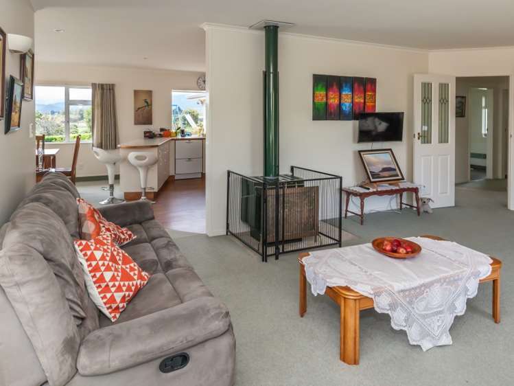 435 Waikawa Beach Road Manakau_1