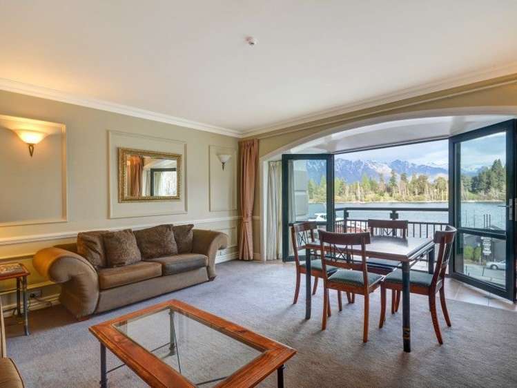 8/109 Au Beach Street Queenstown_10