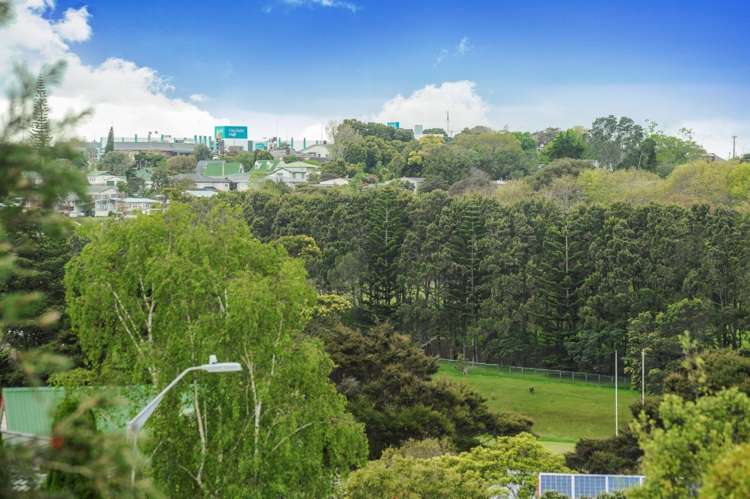 1/19 Witheford Drive Bayview_7