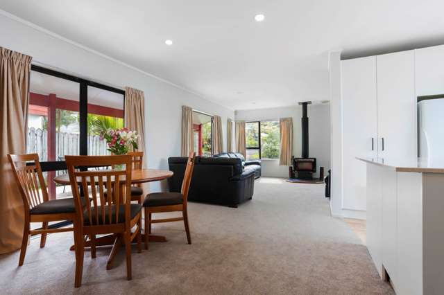 6 Thalia Place Totara Vale_4