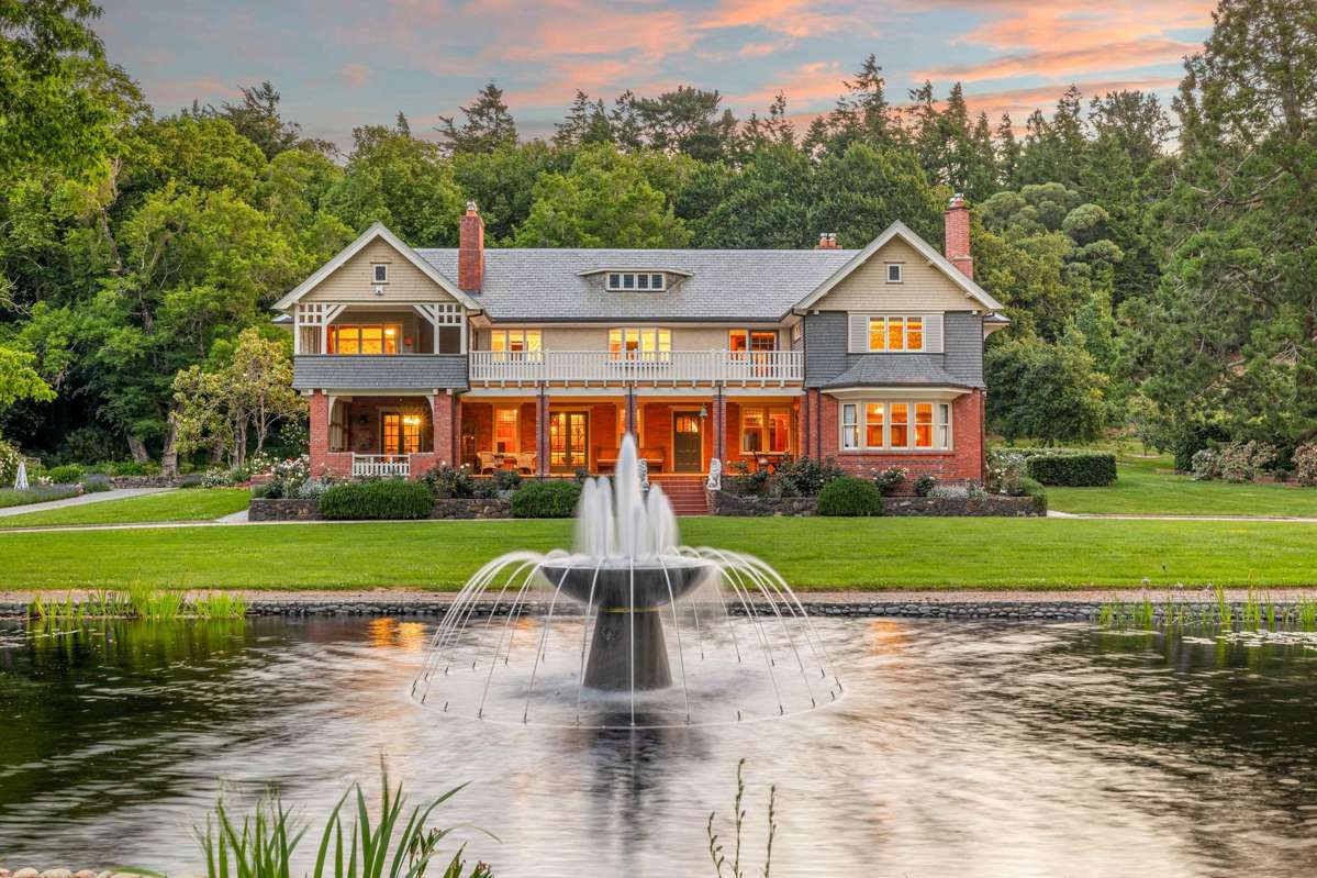 3979 West Coast Road_0