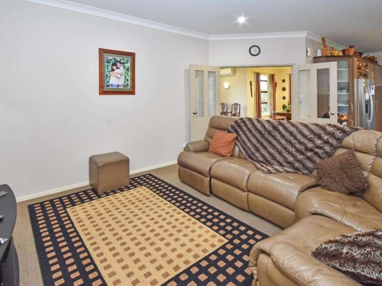 24 Salford Crescent Flat Bush_6