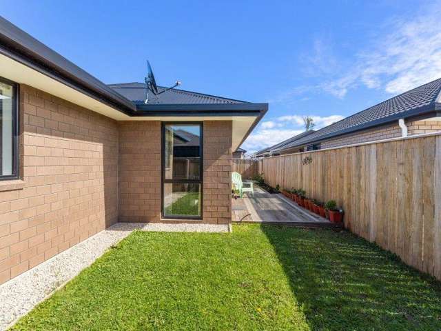 12 Harvard Road Burleigh_1