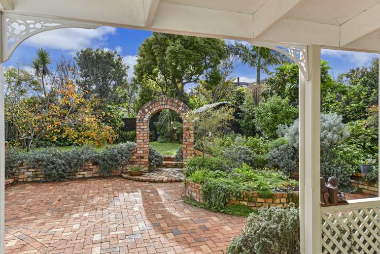 16 Ascot Avenue Narrow Neck_22