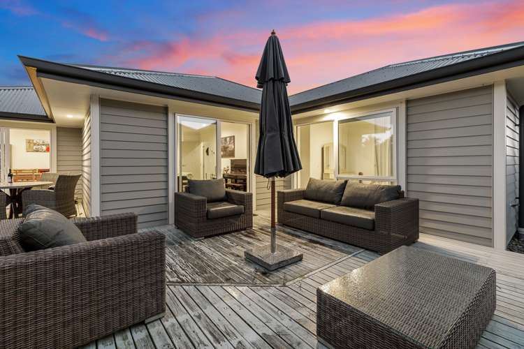 1 Benmore Crescent Pyes Pa_23