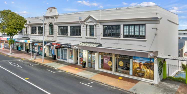 Highly visible retail in Papakura