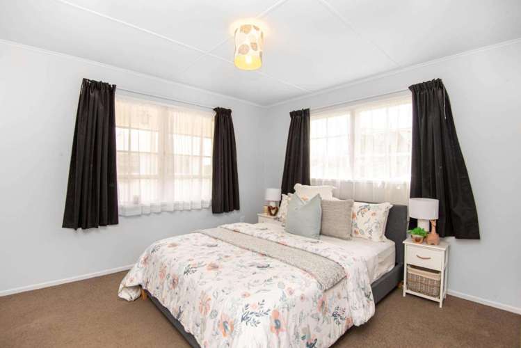 35 Outram Grove Kelson_10