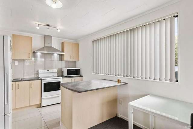 2/8 Christmas Road Manurewa_1