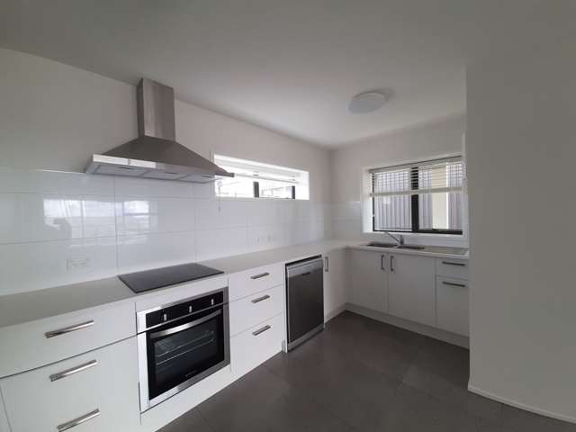 2f/4045 Great North Road Glen Eden_3