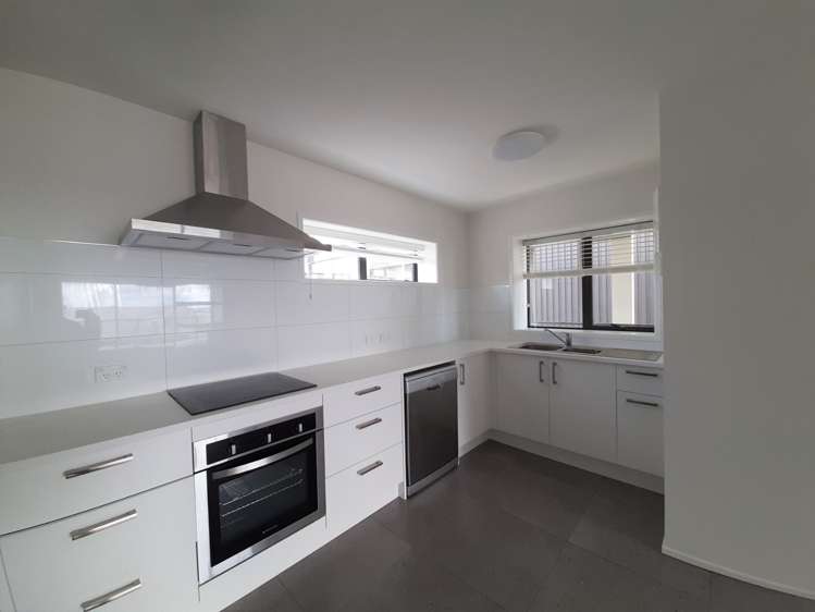 2f/4045 Great North Road Glen Eden_3