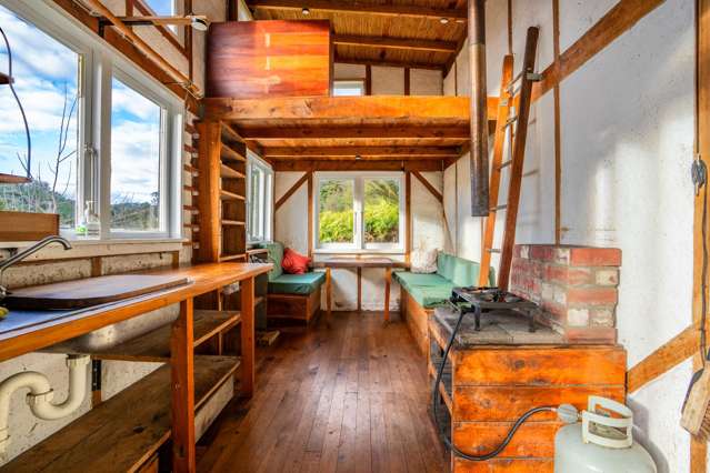Coastal Off-Grid Haven | Bush, Water & Ocean Views