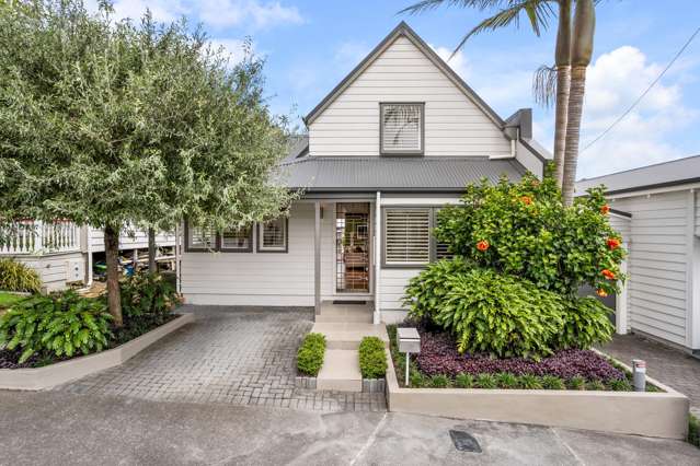 Easy Ponsonby living with garden studio