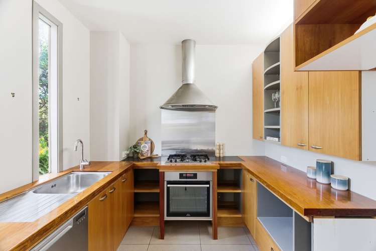 51a Colenso Street Sumner_5