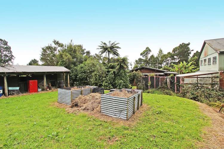 916 Fairdown Road Fairdown_13