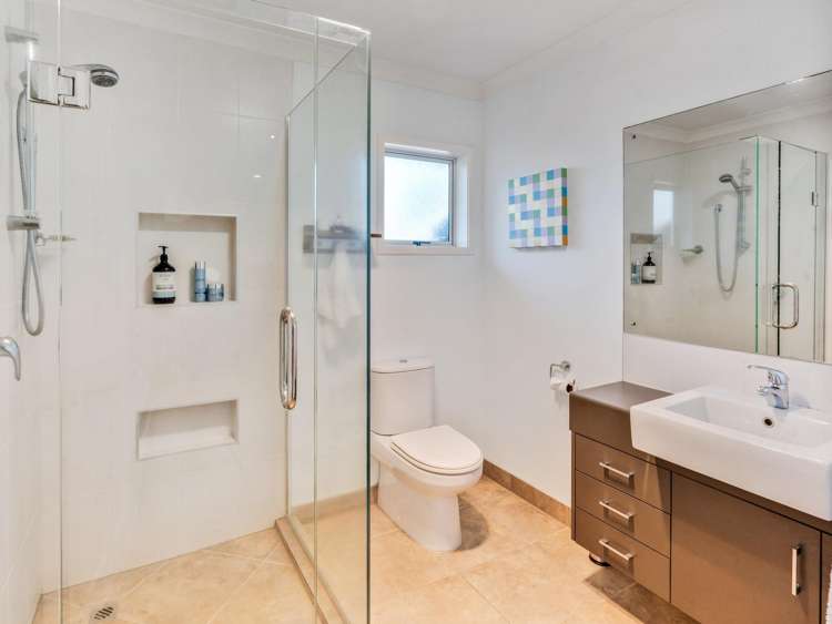 5 Seymour Road Mellons Bay_22